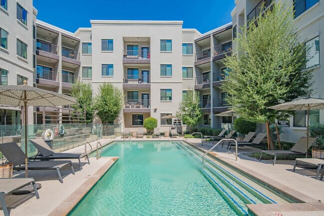777 E Stella Ln in Phoenix, AZ - Building Photo - Building Photo