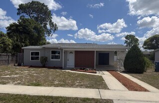 510 Stillwater Ave in Spring Hill, FL - Building Photo