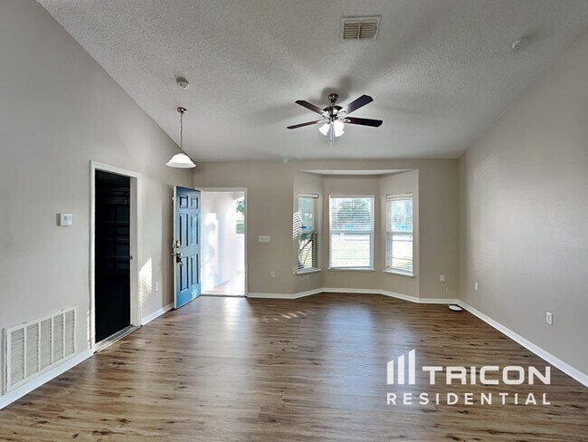 12003 Norvell Rd in Spring Hill, FL - Building Photo - Building Photo