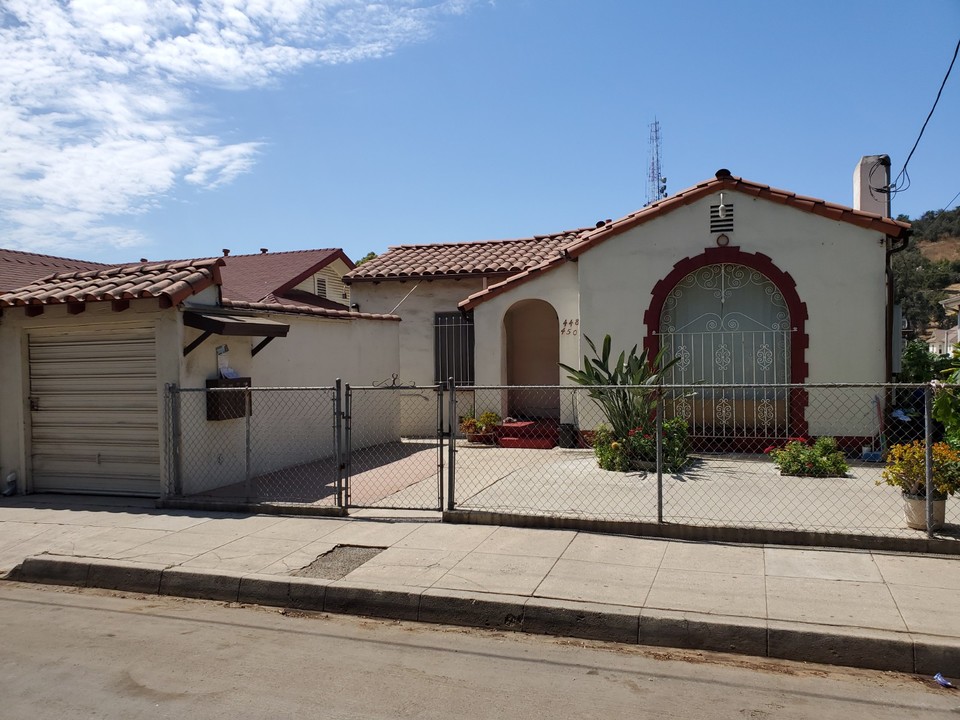 448 Casanova St in Los Angeles, CA - Building Photo