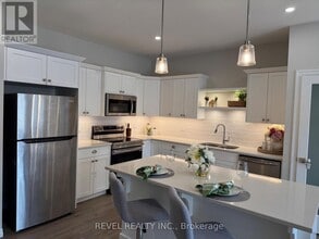 105 Livingston Dr in Tillsonburg, ON - Building Photo - Building Photo
