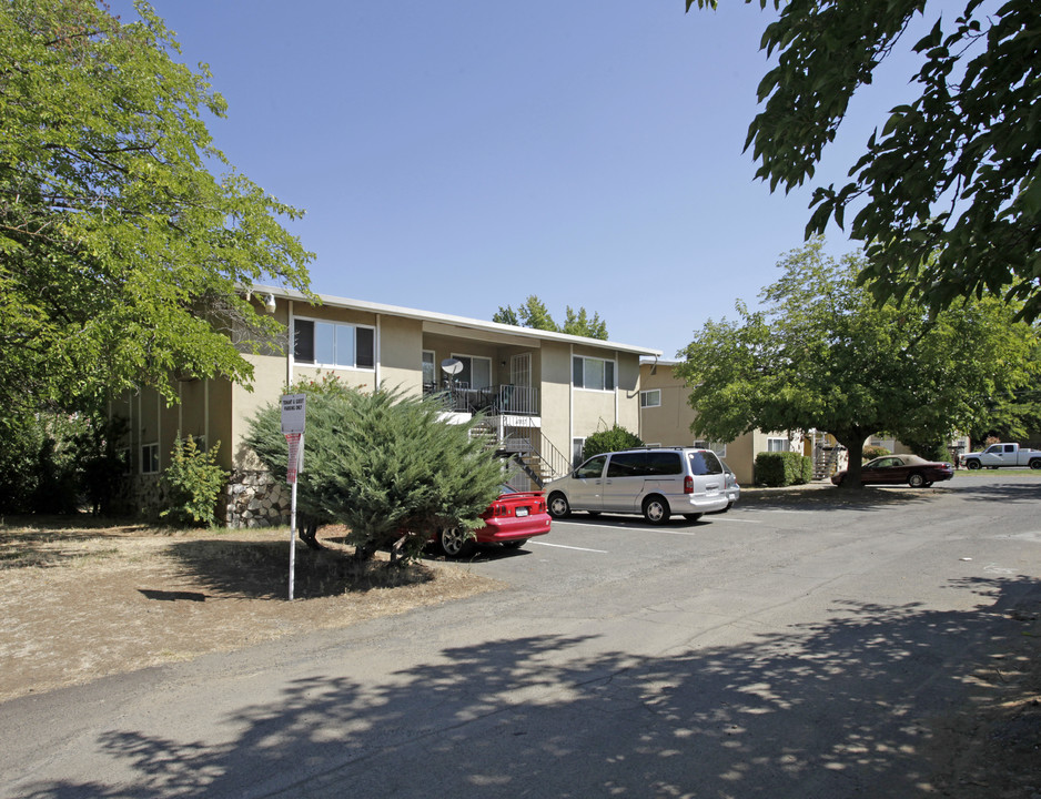 American River Apartments in Rancho Cordova, CA - Building Photo