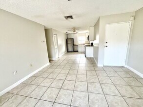2732C Hidden Lake Blvd in Sarasota, FL - Building Photo - Building Photo