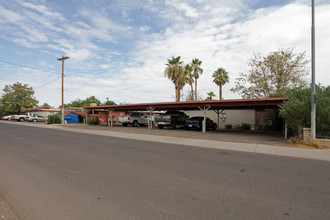 Chandler Oasis Apartments in Chandler, AZ - Building Photo - Building Photo