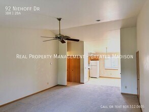 92 Niehoff Dr in Fall River, WI - Building Photo - Building Photo