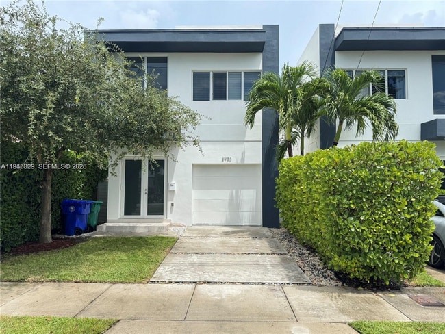 property at 2933 SW 27th Terrace