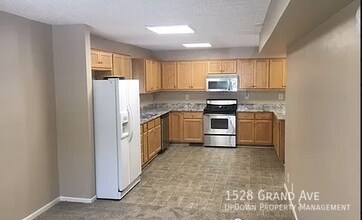 1528 Grand Ave in St. Paul, MN - Foto de edificio - Building Photo