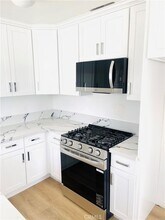 5752 Vineland Ave in Los Angeles, CA - Building Photo - Building Photo