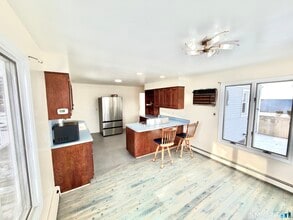 2346 Madison Ave in Bridgeport, CT - Building Photo - Building Photo