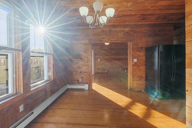 311 Wood St, Unit 2E in New Bedford, MA - Building Photo - Building Photo