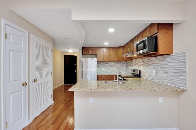 172-18 Jamaica Ave in Queens, NY - Building Photo - Building Photo
