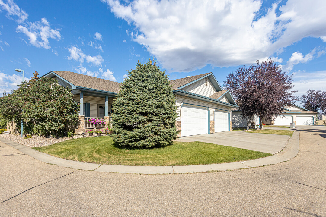 Fieldstone Estates in Edmonton, AB - Building Photo