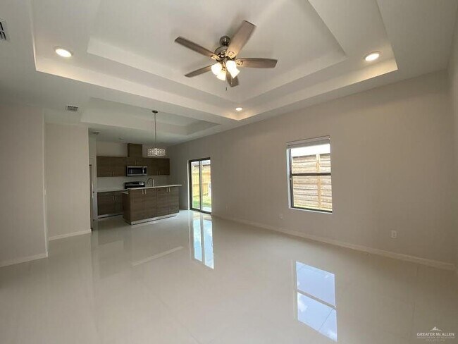 5708 Nightingale Ave-Unit -3 in Palmhurst, TX - Foto de edificio - Building Photo