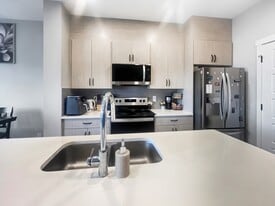 7552 Creighton Pl SW in Edmonton, AB - Building Photo