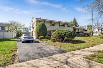204 Tryon Pl in Paramus, NJ - Building Photo - Building Photo