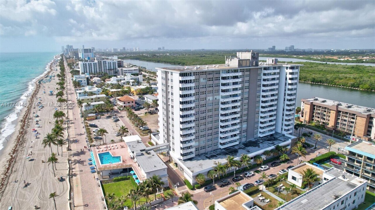 3111 N Ocean Dr, Unit 308 in Hollywood, FL - Building Photo