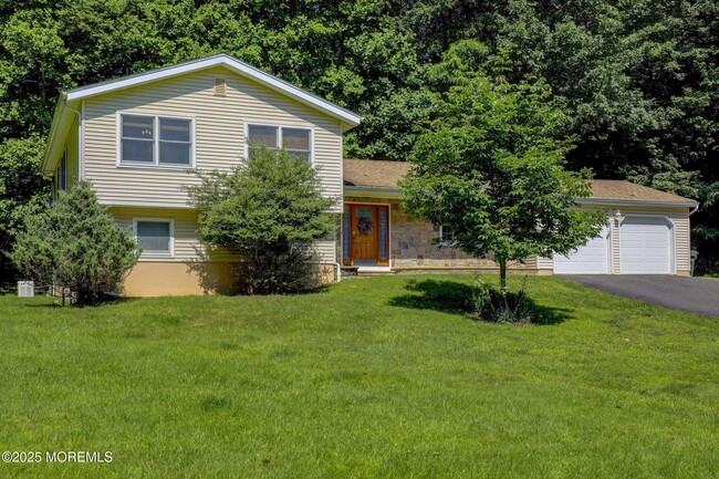 property at 3 Galewood Dr