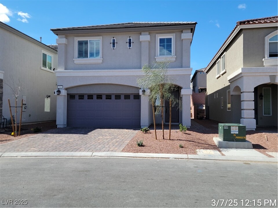 7813 Bright Ldg St in Las Vegas, NV - Building Photo