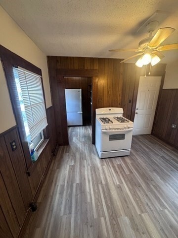 60 Walnut St in Chicopee, MA - Building Photo - Building Photo