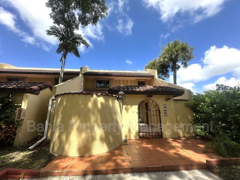 3730 Alcantara Ave in Doral, FL - Building Photo