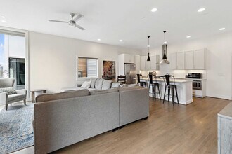 960 9th Ave S in Nashville, TN - Foto de edificio - Building Photo