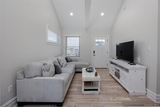 24 Pennsylvania Ave in Long Beach, NY - Building Photo - Building Photo