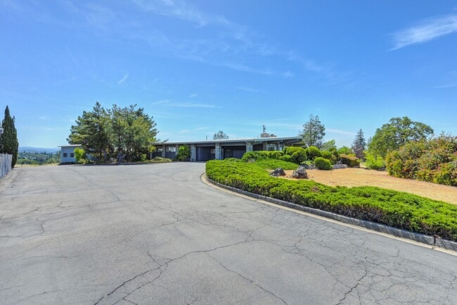 1000 Grass Valley Hwy in Auburn, CA - Building Photo - Building Photo