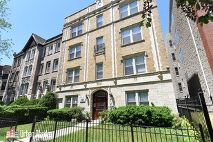 645 W Wrightwood Ave, Unit A03C in Chicago, IL - Building Photo