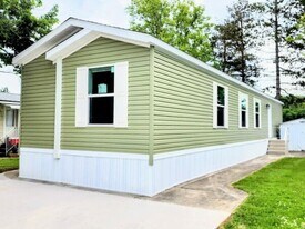 5810 US-20 in Wakeman, OH - Building Photo