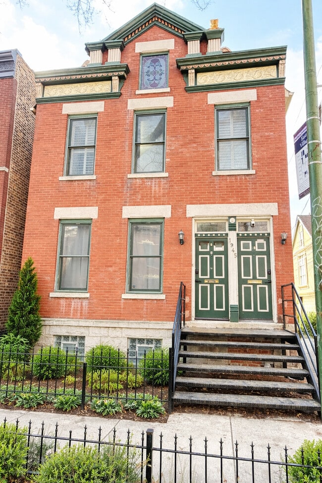 property at 1945 W Thomas St