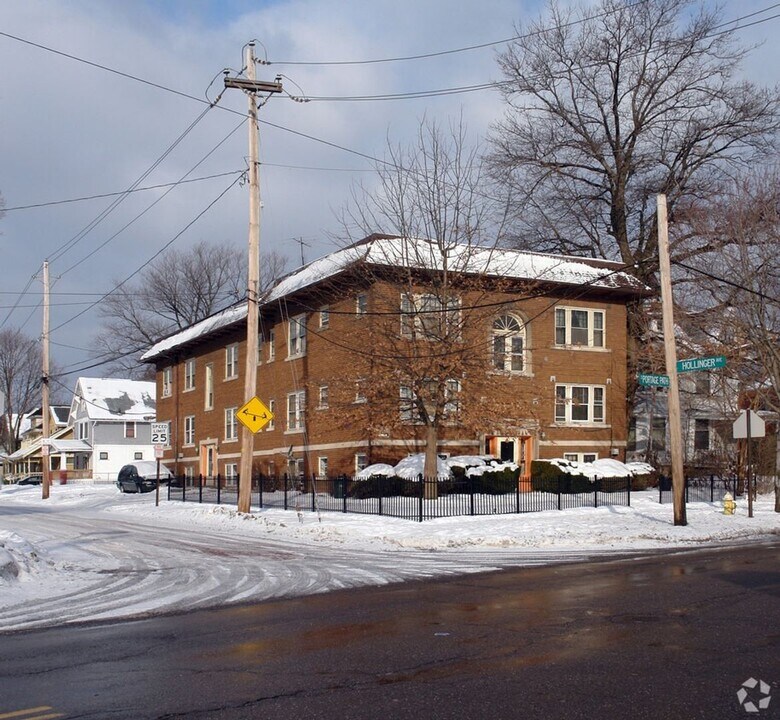 111 Hollinger Ave in Akron, OH - Building Photo