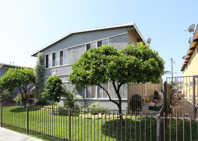 4935 Slauson Ave in Culver City, CA - Foto de edificio - Building Photo