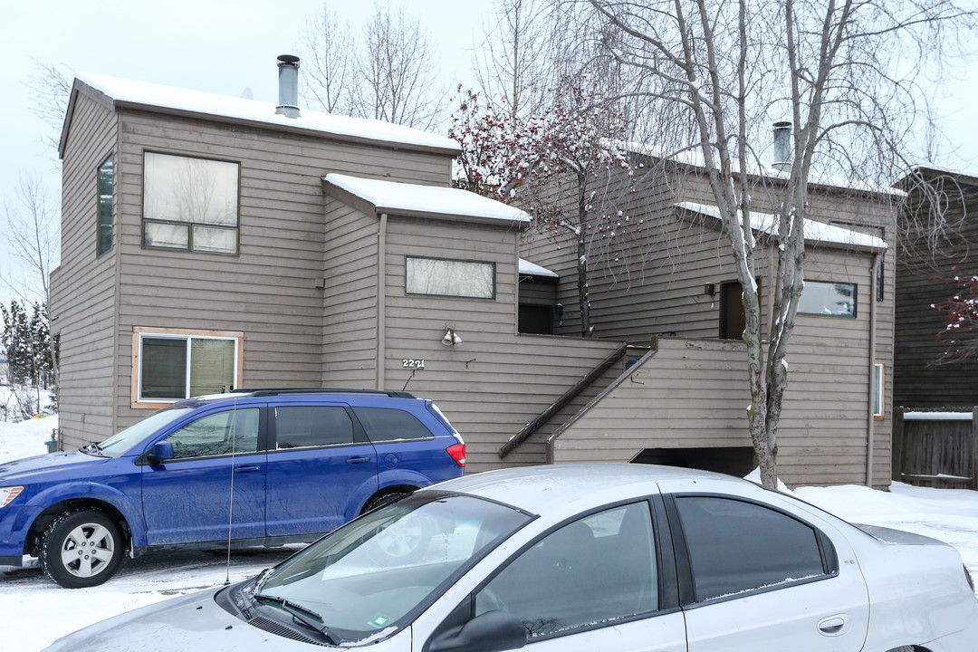 2221 E 66th St in Anchorage, AK - Building Photo