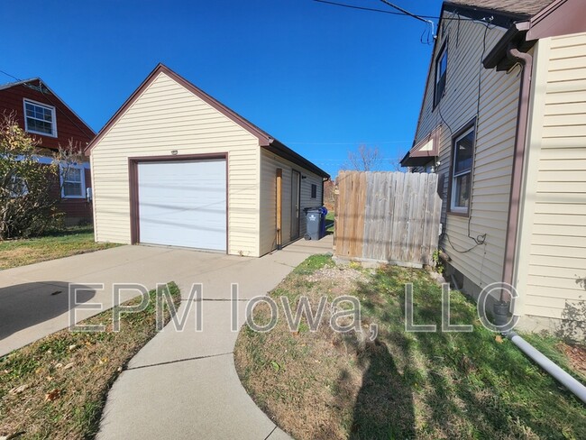 1212 35th St NE in Cedar Rapids, IA - Building Photo - Building Photo