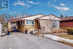 518 Annapolis Ave in Oshawa, ON - Building Photo