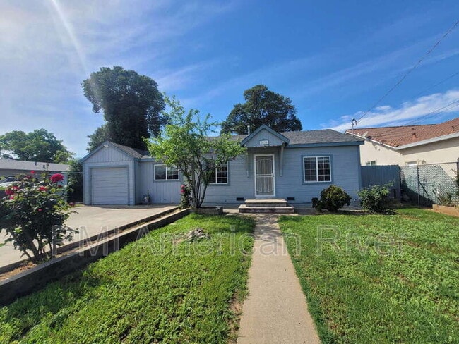 property at 5400 Del Norte Blvd