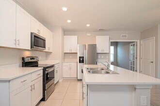 18517 Cronin Sand Ln in North Fort Myers, FL - Building Photo - Building Photo