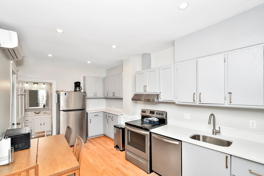 182 Princeton St in Boston, MA - Building Photo