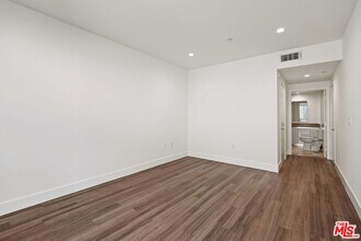 1265 Barry Ave in Los Angeles, CA - Building Photo - Building Photo