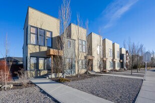 218 Walden Gate SE in Calgary, AB - Building Photo