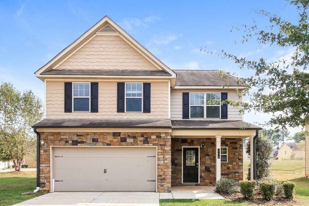 174 Biscayne Terrace in Hampton, GA - Building Photo