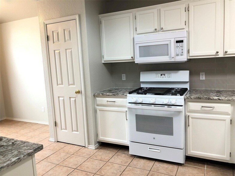 13400 Moscow Trail in Austin, TX - Building Photo