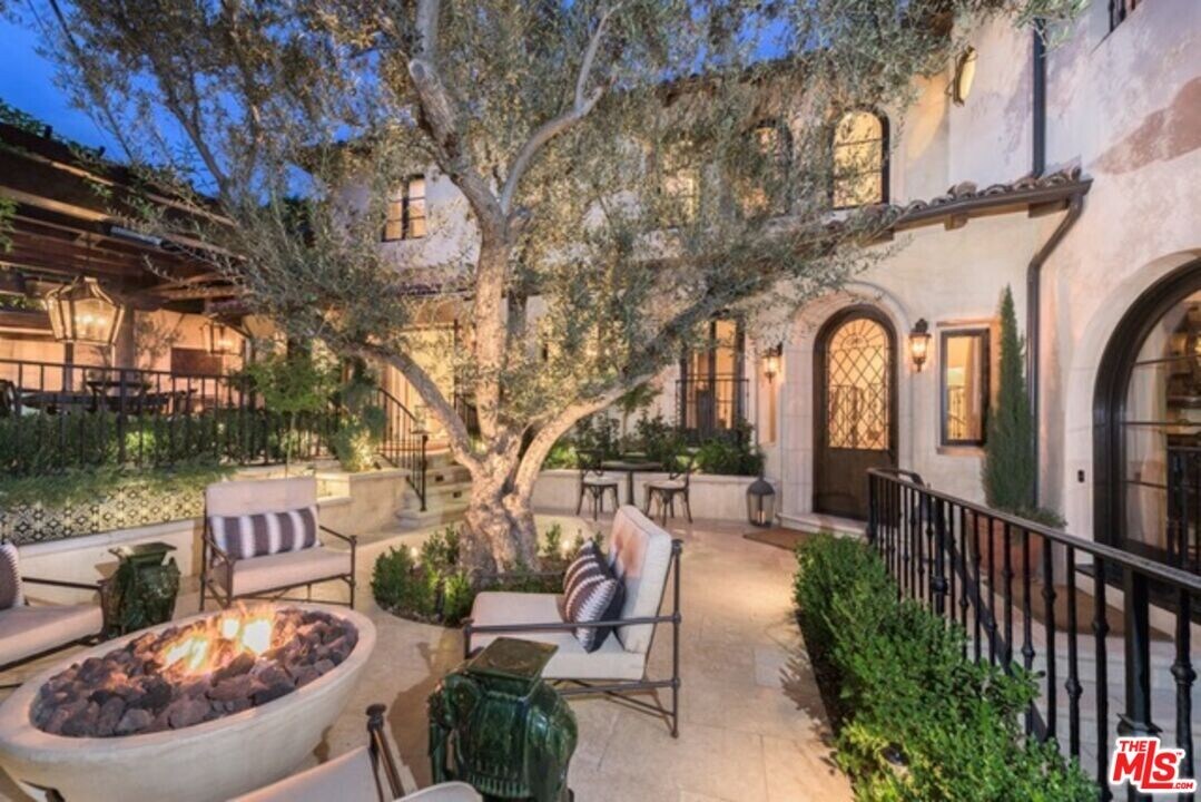 1426 Queens Rd in Los Angeles, CA - Building Photo