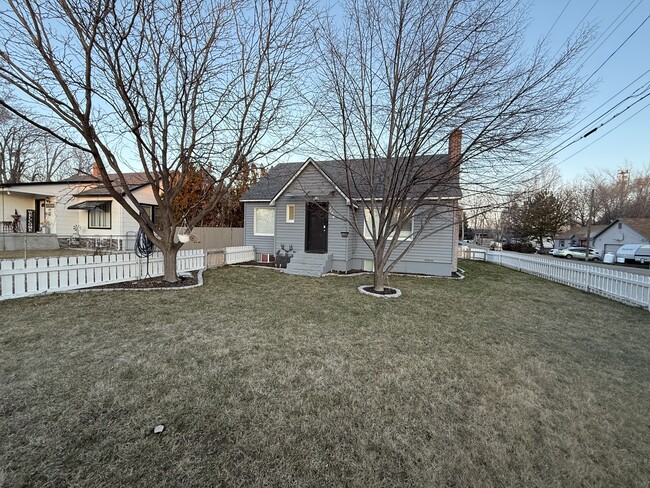 1124 S Powerline Rd in Nampa, ID - Foto de edificio - Building Photo