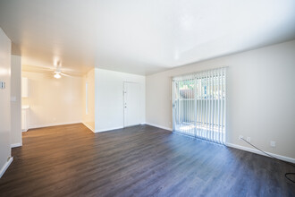 Kingston Place Apartments in Walnut Creek, CA - Foto de edificio - Interior Photo