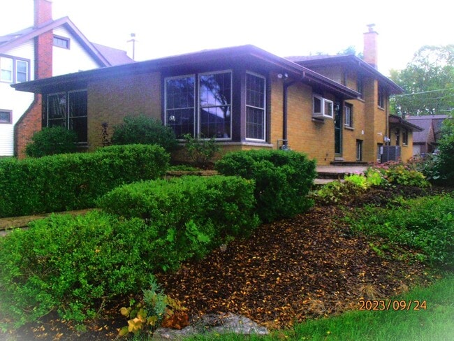 property at 421 N Elm St