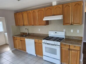 90 Hempstead Ave in Lynbrook, NY - Building Photo - Building Photo