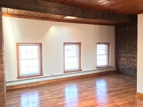 69 Broadway, Unit 3 in Chelsea, MA - Foto de edificio - Building Photo
