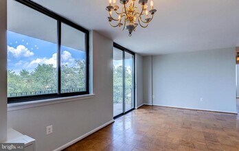 4401 Cherry Hill Rd in Arlington, VA - Building Photo - Building Photo