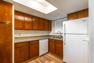 Midland Village Apartments in Midland, TX - Foto de edificio - Interior Photo